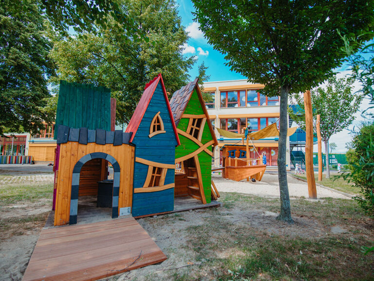 Spielplatzgestaltung des Kindergarten- und Krippenbereiches einer Kita in Riesa