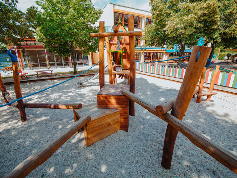 Spielplatzgestaltung des Kindergarten- und Krippenbereiches einer Kita in Riesa