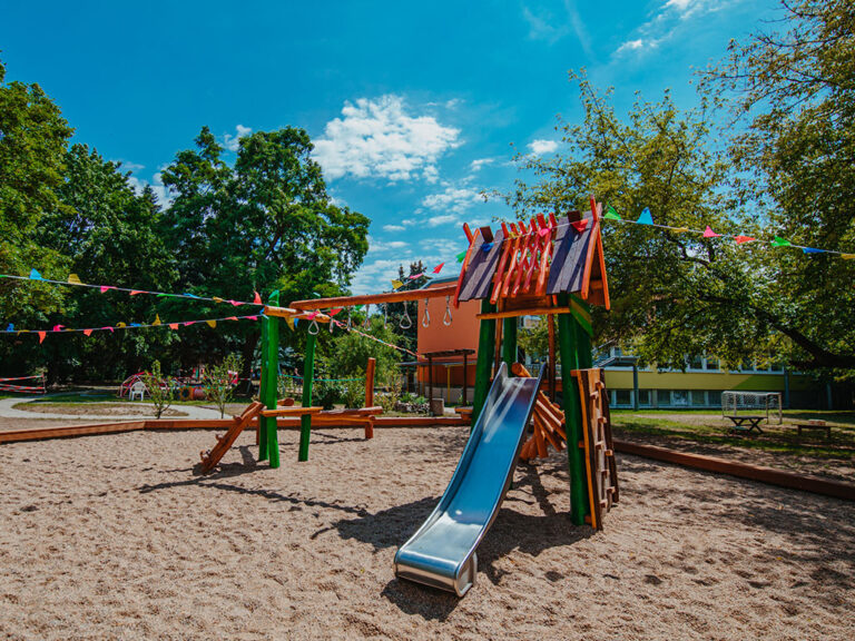 Spielplatzneugestaltung des Kindergartenbereichs einer Kita in Riesa