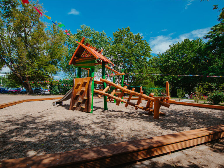 Spielplatzneugestaltung des Kindergartenbereichs einer Kita in Riesa