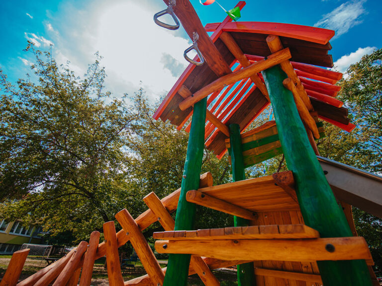 Spielplatzneugestaltung des Kindergartenbereichs einer Kita in Riesa